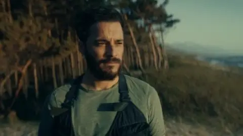 Paradise.2023.1080p.WEB-DL.Hindi.5.1-English.5.1.ESub.x264-HDHub4u.Tv.mkv.0009.md.jpg