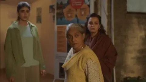 Dhak.Dhak.2023.1080p.Hindi.WEB-DL.5.1.ESub.x264-HDHub4u.Tv.mkv.0005.th.jpg