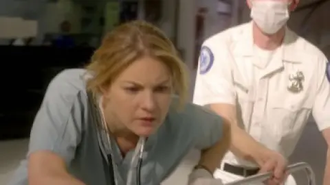 Narcos.S01.00_41_38_07.th.jpg