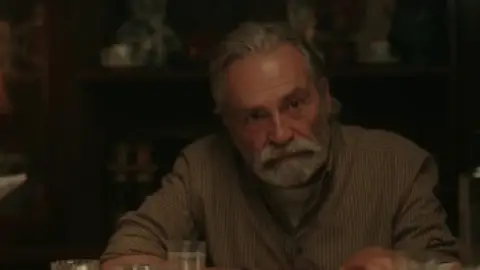 The.Turkish.Detective.S01.00_17_31_20.th.jpg