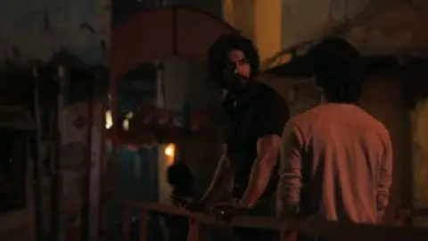 Dharavi.Bank.S01E03.720p.WEB-DL.AAC.2.0.ESub.x264-HDHub4u.Tv.mkv.0000.th.jpg