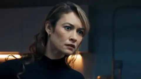 High.Heat.2022.1080p.WEB-DL.Hindi.ORG-English.ESub.x264-HDHub4u.Tv.mkv.0002.md.jpg