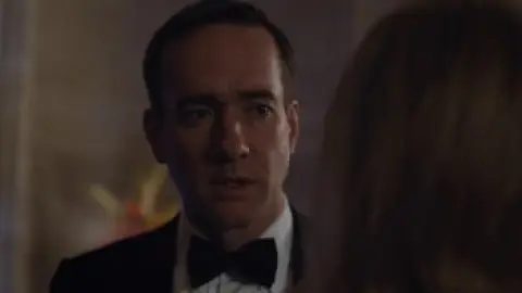 Succession.S01E04.720p.BluRay.Hindi.ORG-English.ESub.x264-HDHub4u.Tv.mkv.0006.th.jpg
