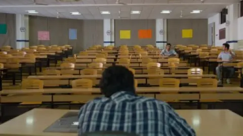 Hostel.Daze.S03.E05.Hindi.1080p.WEB-DL.5.1.ESub.x264-HDHub4u.Tv.mkv.0007.th.jpg
