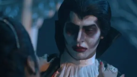 Dracula.Sir.2020.1080p.WEB-DL.2.0.x264-HDHub4u.Tv.mkv.0009.md.jpg