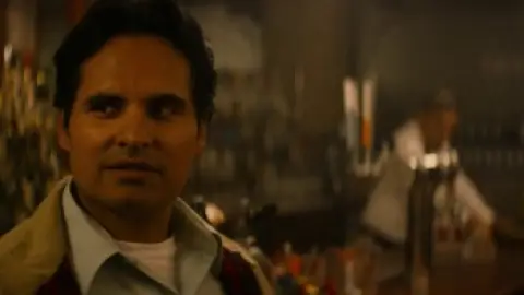 Narcos.Mexico.S01.00_53_07_04.th.jpg