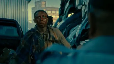 iNumber.Number.Jozi.Gold.2023.1080p.WEB-DL.Hindi.AAC.5.1-English.ESub.x264-HDHub4u.Tv.mkv.0009.md.jpg